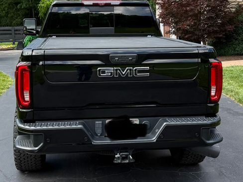 Used 2021 GMC Sierra 2500 Denali w/ Denali Black Diamond Edition AWD/4WD image 9