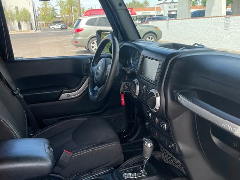 Used 2015 Jeep Wrangler Unlimited Sahara w/ Connectivity Group image 14