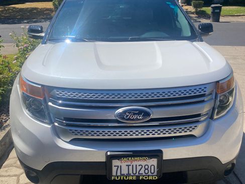 Used 2015 Ford Explorer XLT w/ Equipment Group 202B image 4