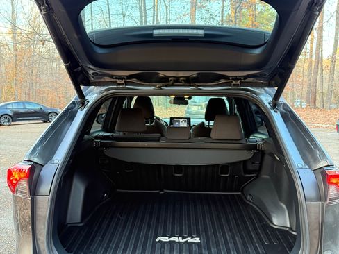 Used 2021 Toyota RAV4 SE image 23