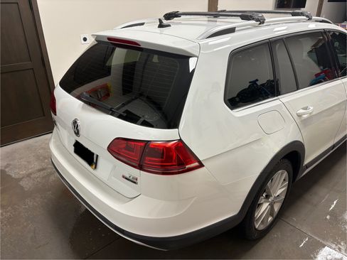 Used 2017 Volkswagen Golf Alltrack S image 4