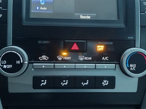 Used 2014 Toyota Camry LE image 16