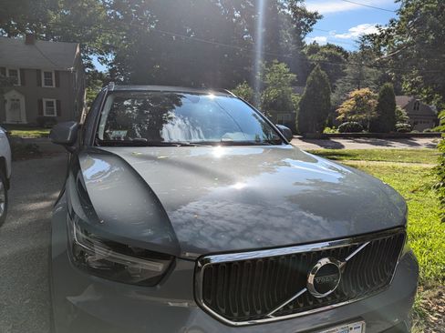 Used 2020 Volvo XC40 T5 Momentum w/ Protection Package Premier image 10