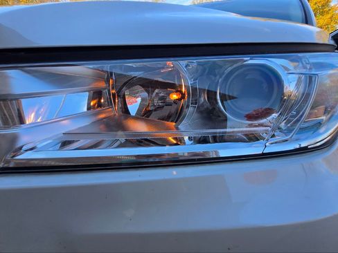 Used 2018 Toyota Highlander XLE image 9