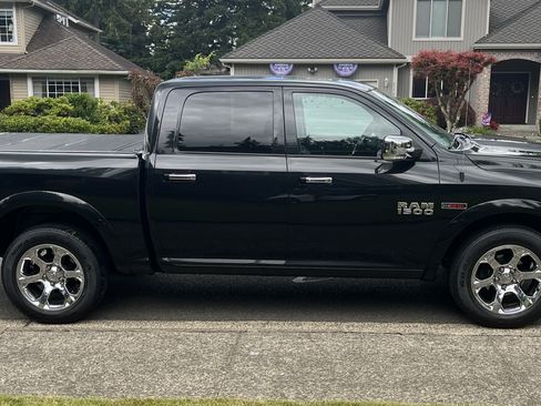 Used 2015 RAM 1500 Laramie w/ Convenience Group AWD/4WD image 9