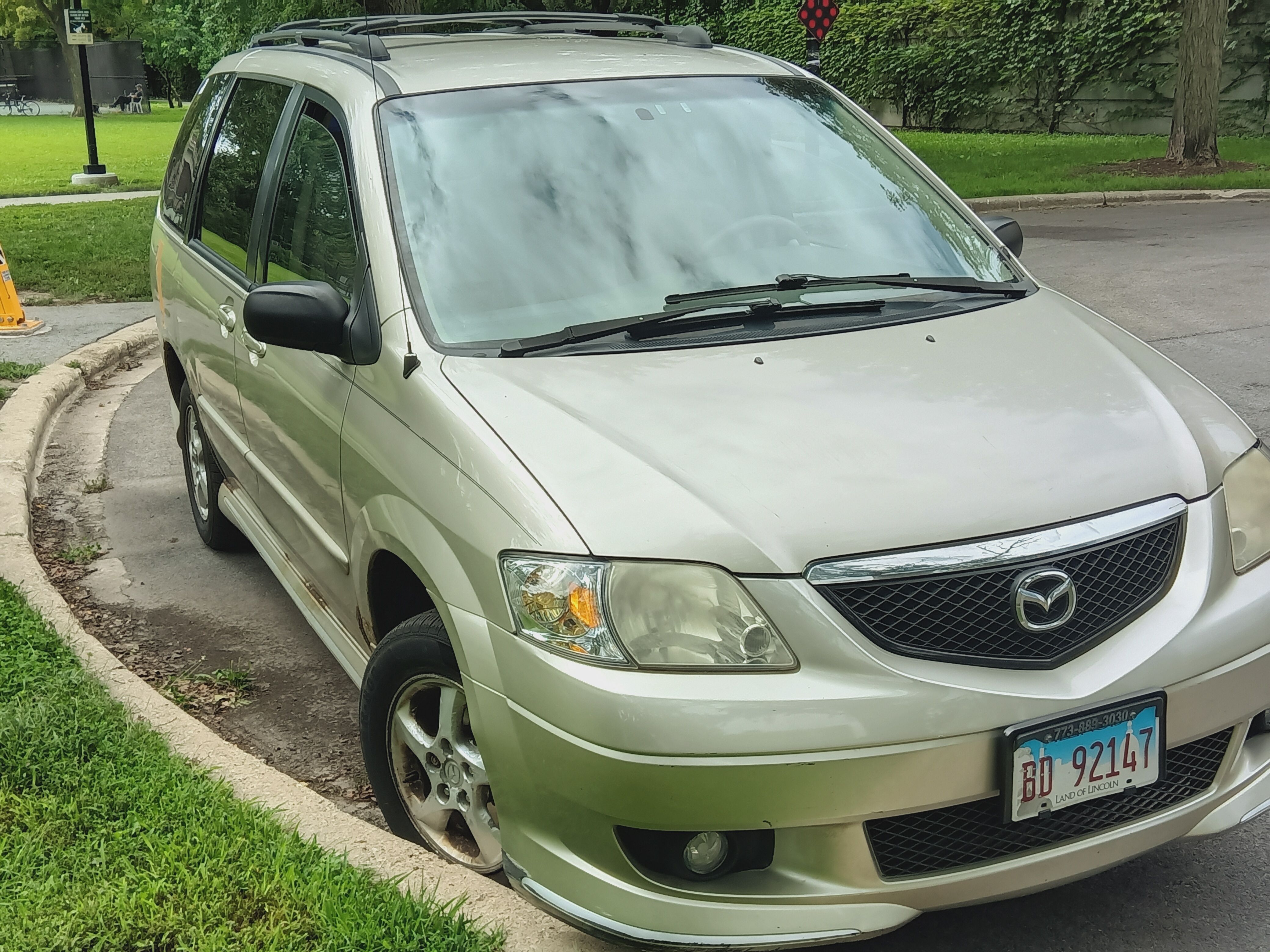 Used 2002 MAZDA MPV ES FWD image 2