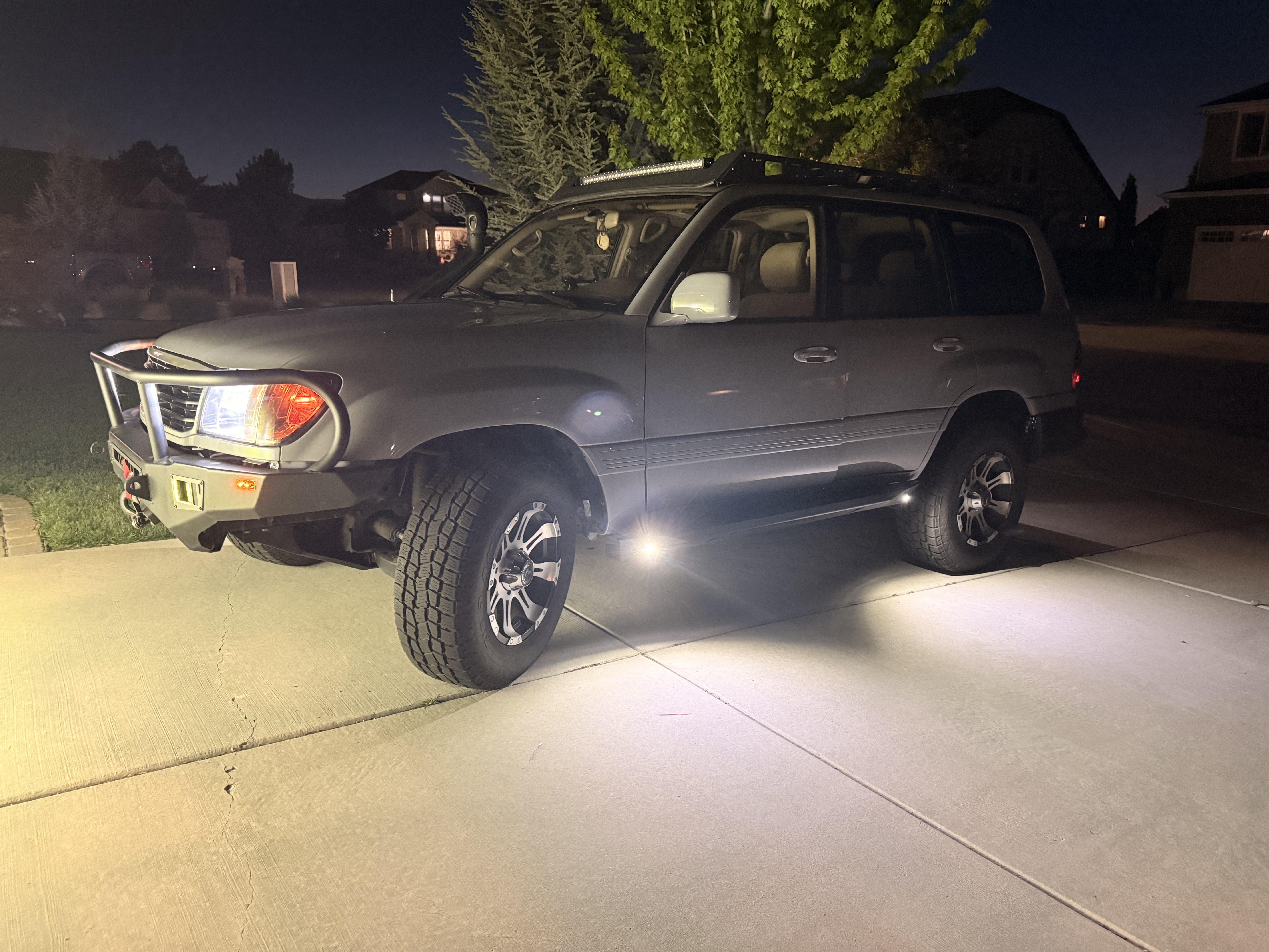 Used 1999 Toyota Land Cruiser w/ Leather Trim Pkg AWD/4WD image 30