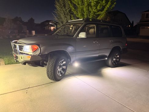 Used 1999 Toyota Land Cruiser w/ Leather Trim Pkg AWD/4WD image 28