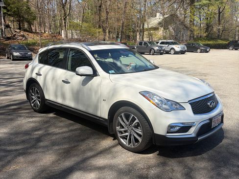 Used 2017 INFINITI QX50 AWD w/ Technology Package image 4