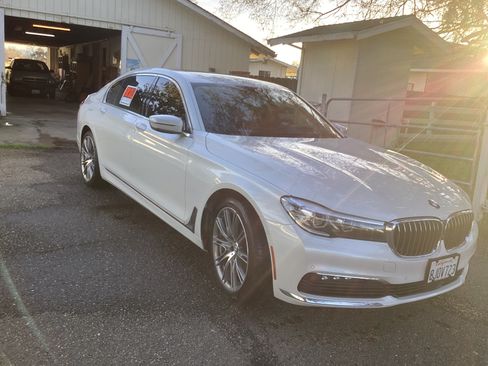 Used 2016 BMW 740i image 5