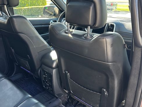Used 2018 Jeep Grand Cherokee Limited image 14
