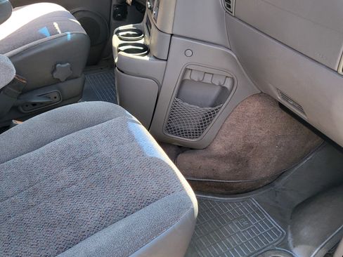 Used 2002 GMC Safari w/ Sle Marketing Option Pkg 2 image 9