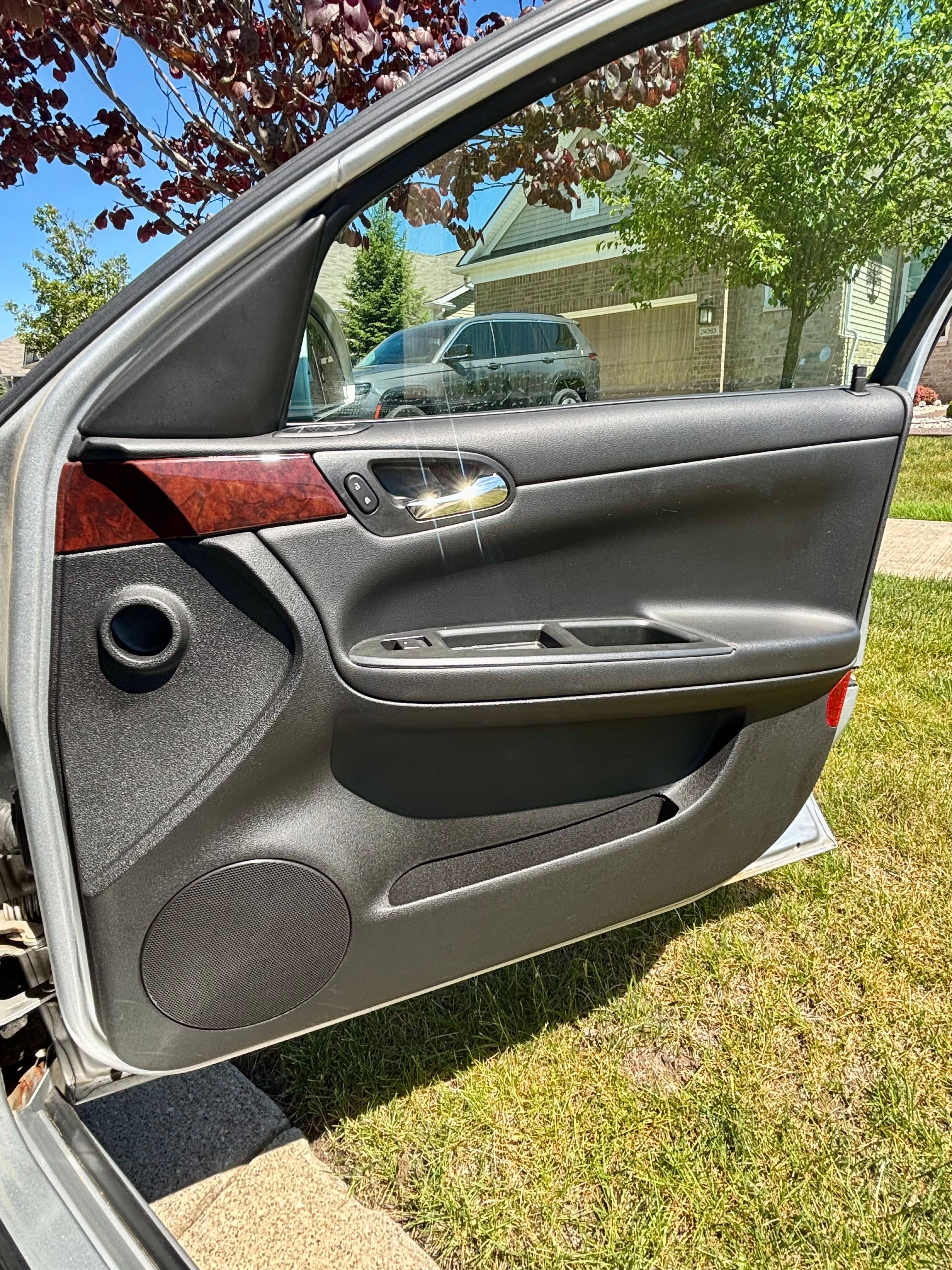 Used 2009 Chevrolet Impala LT FWD image 13