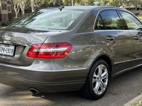 Used 2011 Mercedes-Benz E 350 4MATIC Sedan image 5