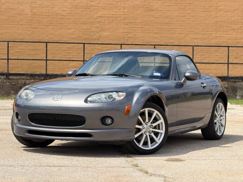 Used 2008 MAZDA MX-5 Miata Grand Touring w/ Premium Pkg RWD image 1