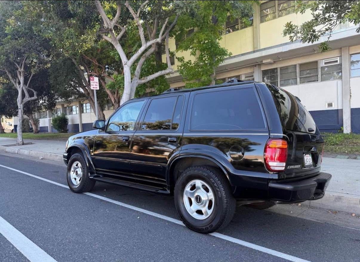 Used 2000 Ford Explorer Limited RWD image 5
