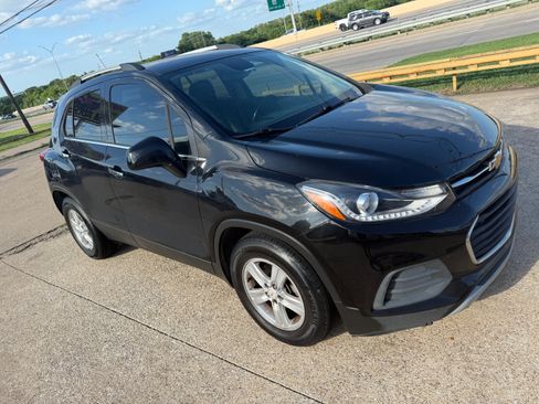 Used 2020 Chevrolet Trax LT w/ LT Convenience Package FWD image 1