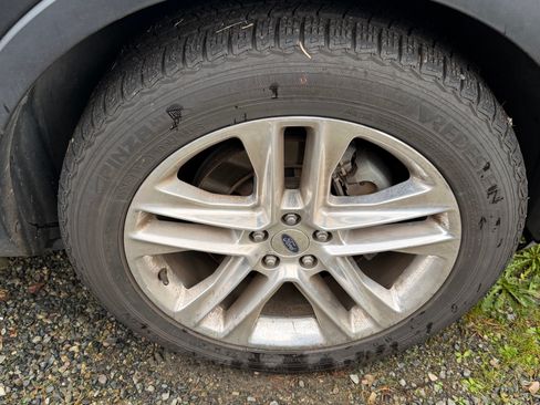 Used 2016 Ford Explorer XLT w/ Equipment Group 202A image 9