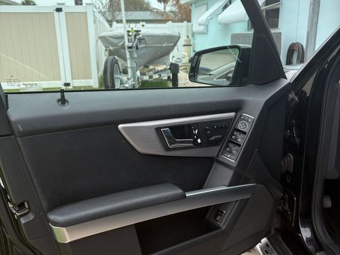 Used 2011 Mercedes-Benz GLK 350 4MATIC image 8