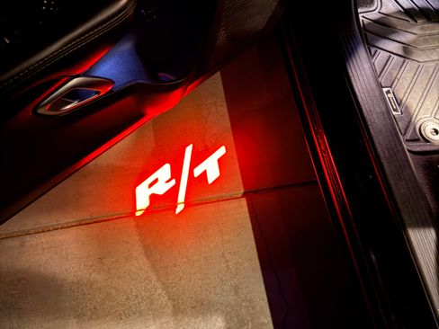 Used 2017 Dodge Challenger R/T image 23