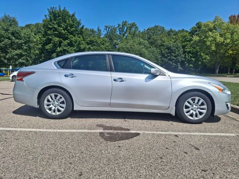 Used 2015 Nissan Altima 2.5 S w/ Power Driver Seat Package FWD image 2