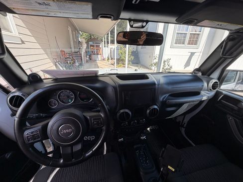 Used 2012 Jeep Wrangler Sport w/ Connectivity Group AWD/4WD image 8