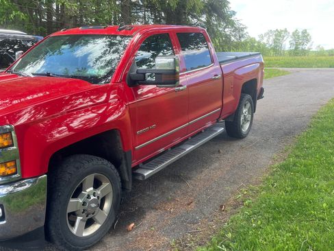Used 2019 Chevrolet Silverado 2500 LTZ w/ Vortec Plus Package AWD/4WD image 4