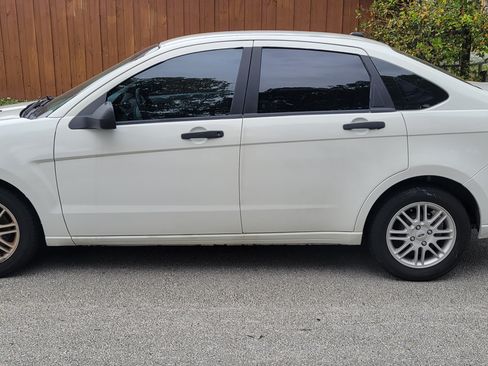 Used 2009 Ford Focus SE image 2