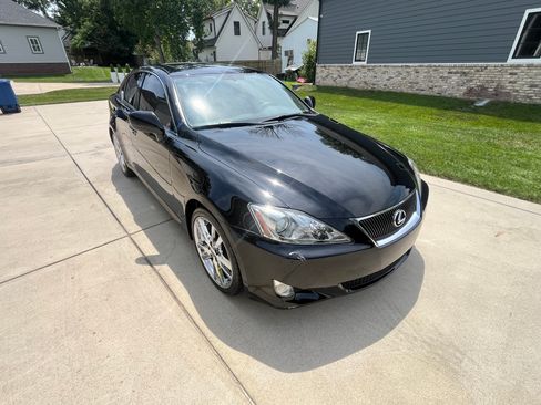 Used 2007 Lexus IS 350 w/ Luxury Plus Pkg RWD image 28