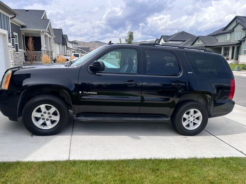 Used 2007 GMC Yukon SLT w/ SLT Preferred Equipment Group RWD image 1