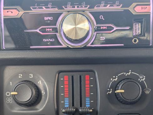 Used 2005 GMC Yukon SLE image 12