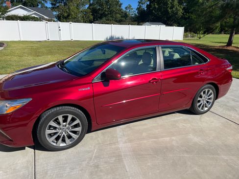 Used 2016 Toyota Camry XLE image 10