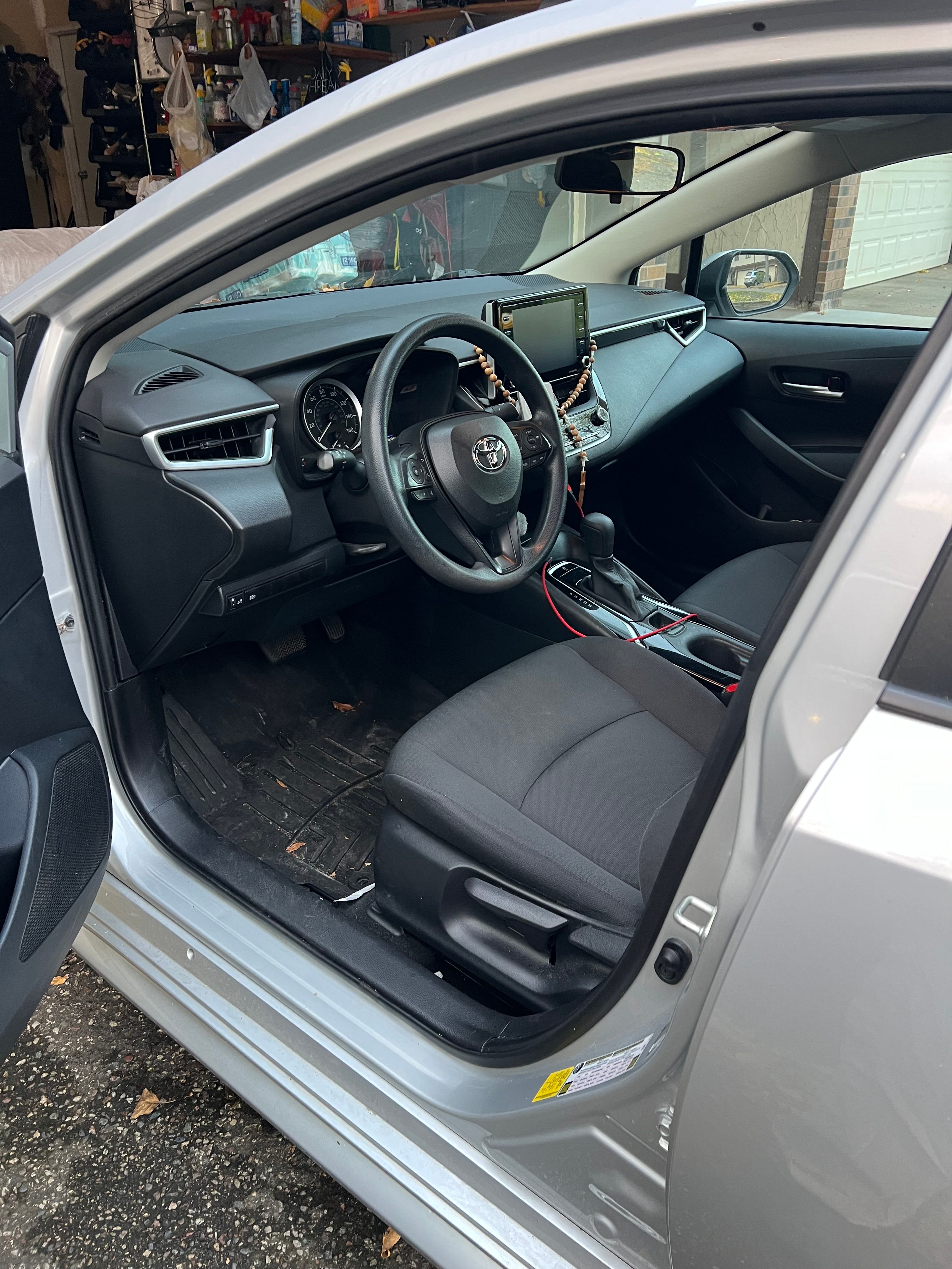 Used 2021 Toyota Corolla LE FWD image 2
