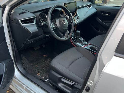Used 2021 Toyota Corolla LE image 2