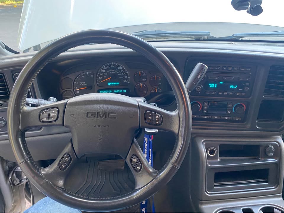 Used 2004 GMC Sierra 1500 SLT w/ Off-Road Package AWD/4WD image 12