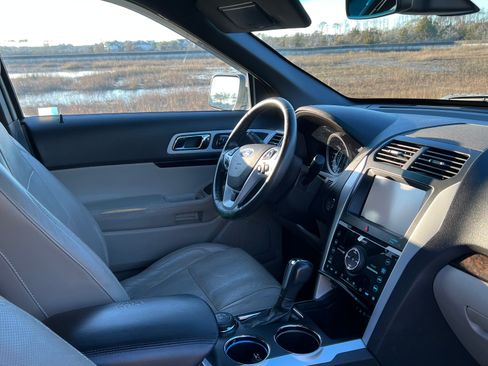Used 2013 Ford Explorer Limited image 6