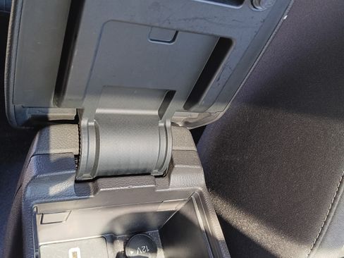 Used 2018 Ford Focus SEL w/ Cold Weather Package image 4