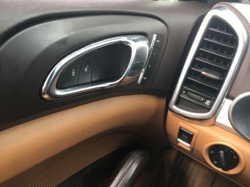 Used 2012 Porsche Cayenne Turbo AWD/4WD image 13