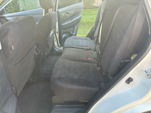 Used 2016 Nissan Rogue SV w/ SV Premium Package image 17