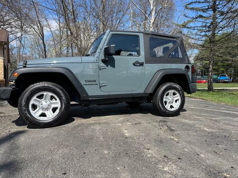 Used 2015 Jeep Wrangler Sport image 13