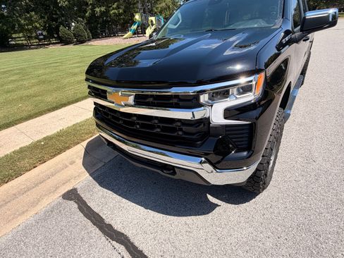 Used 2024 Chevrolet Silverado 1500 LT AWD/4WD image 2