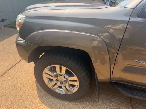 Used 2014 Toyota Tacoma 4x4 Double Cab w/ Limited Package image 5