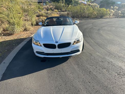 Used 2011 BMW Z4 sDrive30i image 9