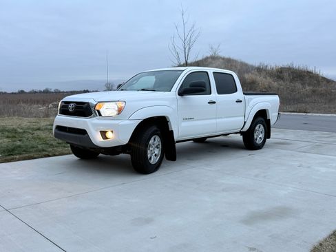 Used 2013 Toyota Tacoma Pickup 4D 5 ft image 4