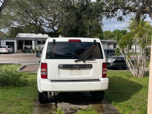 Used 2012 Jeep Liberty Sport image 4