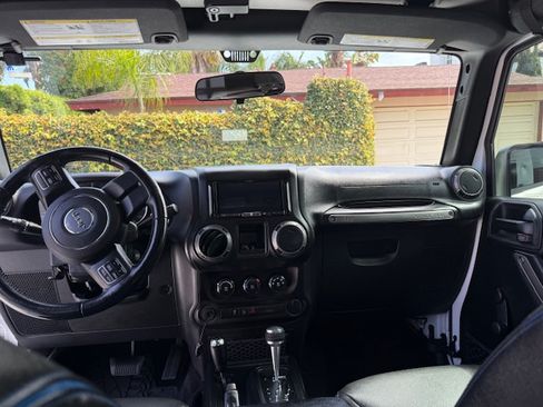 Used 2018 Jeep Wrangler Unlimited Sport w/ Connectivity Group image 8