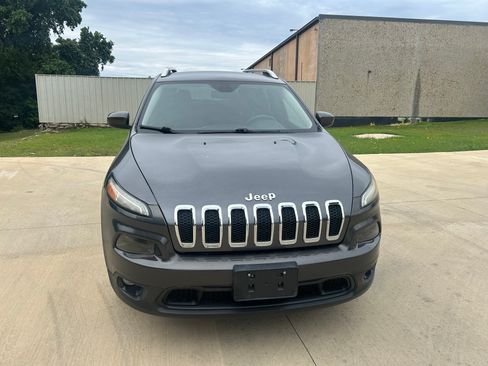 Used 2015 Jeep Cherokee Latitude w/ Comfort/Convenience Group FWD image 2