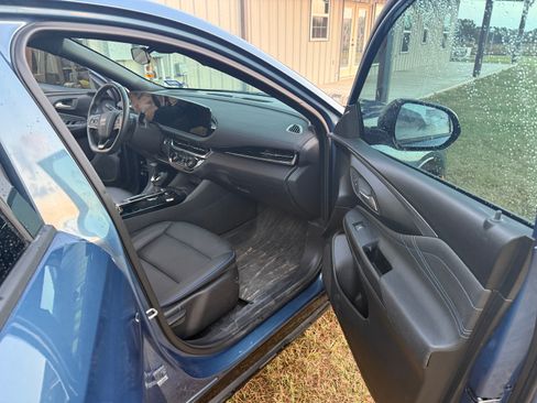 Used 2024 Buick Envista Sport Touring w/ Convenience I Package image 5