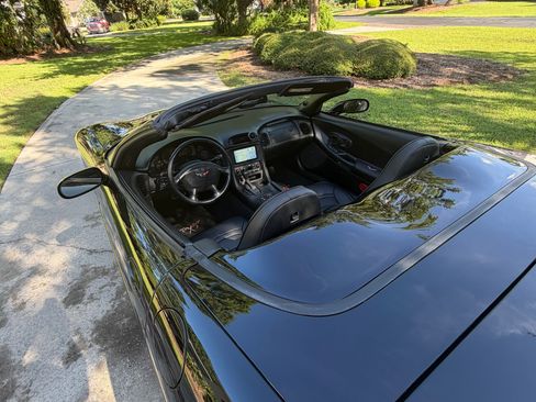 Used 2002 Chevrolet Corvette Convertible w/ Preferred Equipment Group2 RWD image 10