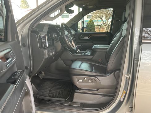 Used 2024 GMC Sierra 3500 Denali w/ Denali Reserve Package image 9